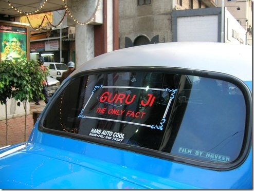 חלון אחורי של מונית ממוזגת, בומבי, 2005