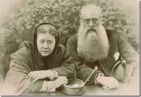 מייסדי האגודה התיאוסופית: מאדאם הלנה פטרובנה בלווצקי וקולונל הנרי סטיל אולקוט